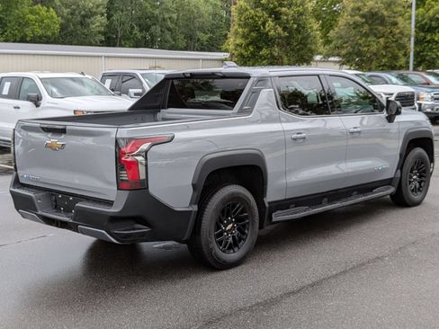 Used 2026 Chevrolet Silverado EV LT AWD/4WD image 3