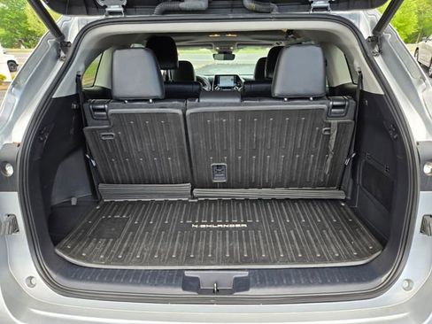 Used 2022 Toyota Highlander XLE image 17