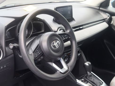 Used 2020 Toyota Yaris LE FWD image 3