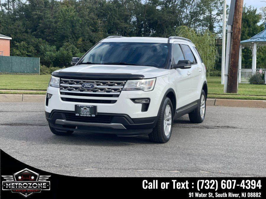 Used 2018 Ford Explorer XLT w/ Equipment Group 202A AWD/4WD image 2