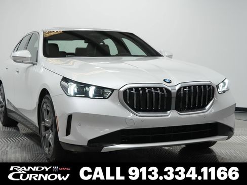 Used 2026 BMW 530i xDrive w/ Premium Package image 1