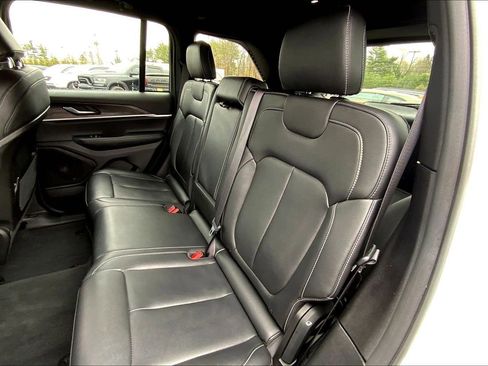 Certified 2025 Jeep Grand Cherokee Limited AWD/4WD image 20