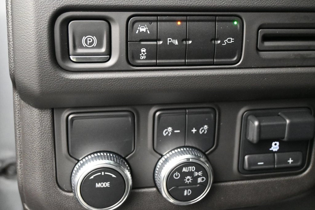 Used 2021 GMC Yukon XL SLT w/ Rear Media and Nav Package RWD image 5