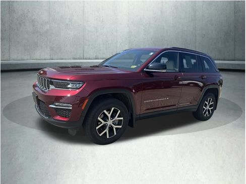 Used 2025 Jeep Grand Cherokee Limited w/ Luxury Tech Group II AWD/4WD image 1