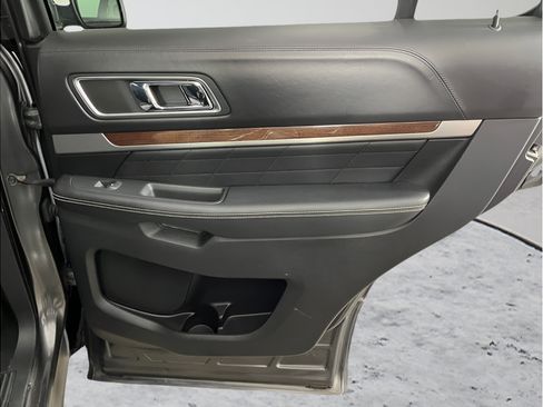 Used 2018 Ford Explorer Platinum AWD/4WD image 13