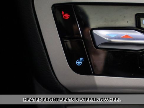 Used 2022 Ford Explorer XLT w/ Equipment Group 202A image 5