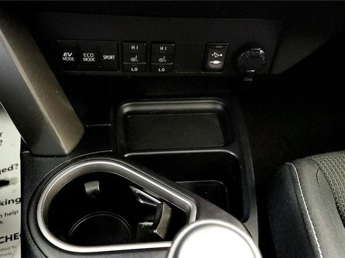 Used 2018 Toyota RAV4 XLE w/ Carpet Mat Package image 33