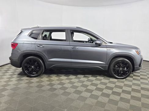 Used 2022 Volkswagen Taos SE w/ Panoramic Sunroof Package image 11