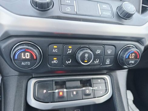 Used 2021 GMC Acadia SLE w/ Driver Convenience Package image 28