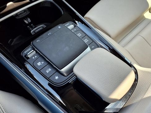 Used 2023 Mercedes-Benz GLB 250 image 21