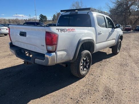Used 2017 Toyota Tacoma TRD Off-Road image 6