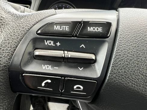 Used 2019 Hyundai Elantra SE w/ Winter Weather Package FWD image 35