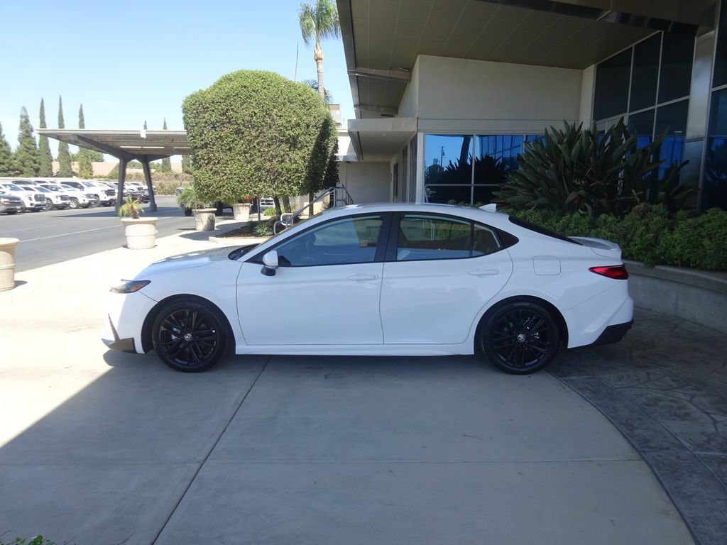 Used 2025 Toyota Camry SE FWD image 4