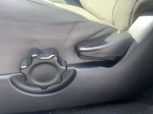 Used 2016 Toyota Tacoma SR5 RWD image 13