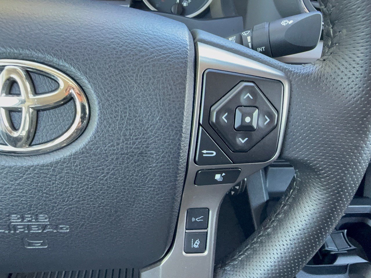 Used 2023 Toyota Tacoma SR5 RWD image 19