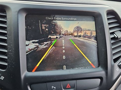 Used 2016 Jeep Cherokee Latitude w/ Safety/Convenience Group image 20