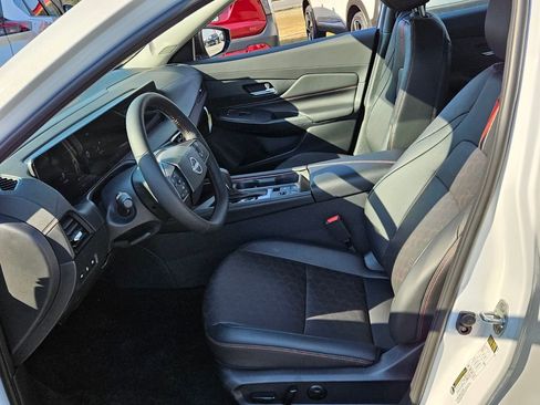New 2026 Nissan Sentra SR w/ SR Premium Package FWD image 3