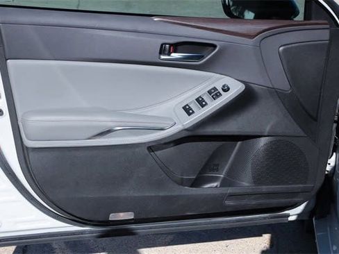 Used 2022 Toyota Avalon XLE image 13