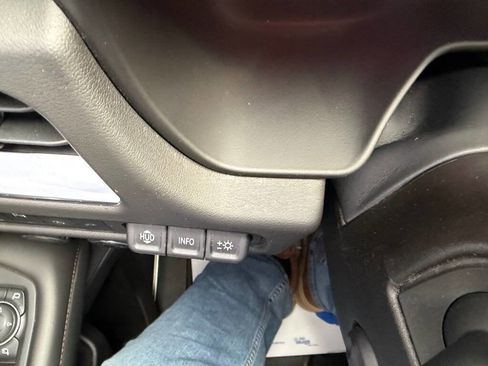 Used 2021 Chevrolet Suburban High Country image 22