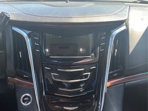 Used 2015 Cadillac Escalade ESV Premium image 17