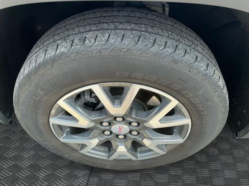 Used 2023 GMC Acadia SLE w/ Driver Convenience Package FWD image 14