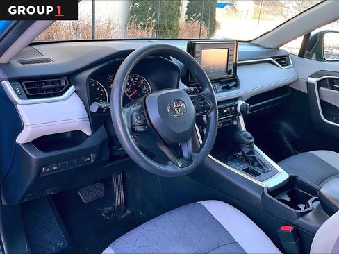 Used 2021 Toyota RAV4 XLE image 17