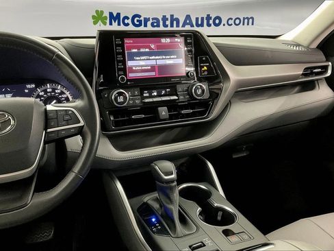 Used 2022 Toyota Highlander XLE image 7