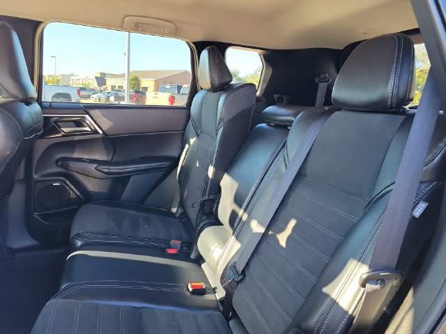 Used 2025 Mitsubishi Outlander SE FWD image 11