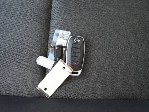 Used 2025 Nissan Rogue SV AWD/4WD image 43