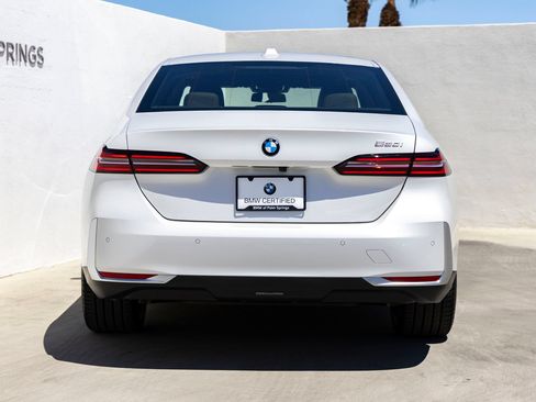 Used 2026 BMW 530i w/ Premium Package RWD image 7