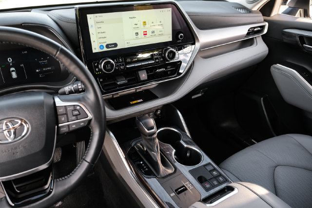 Used 2023 Toyota Highlander Platinum FWD image 28