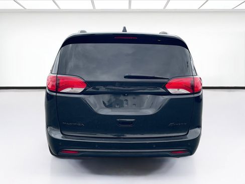 Used 2018 Chrysler Pacifica Limited w/ Advanced Safetytec Group FWD image 5