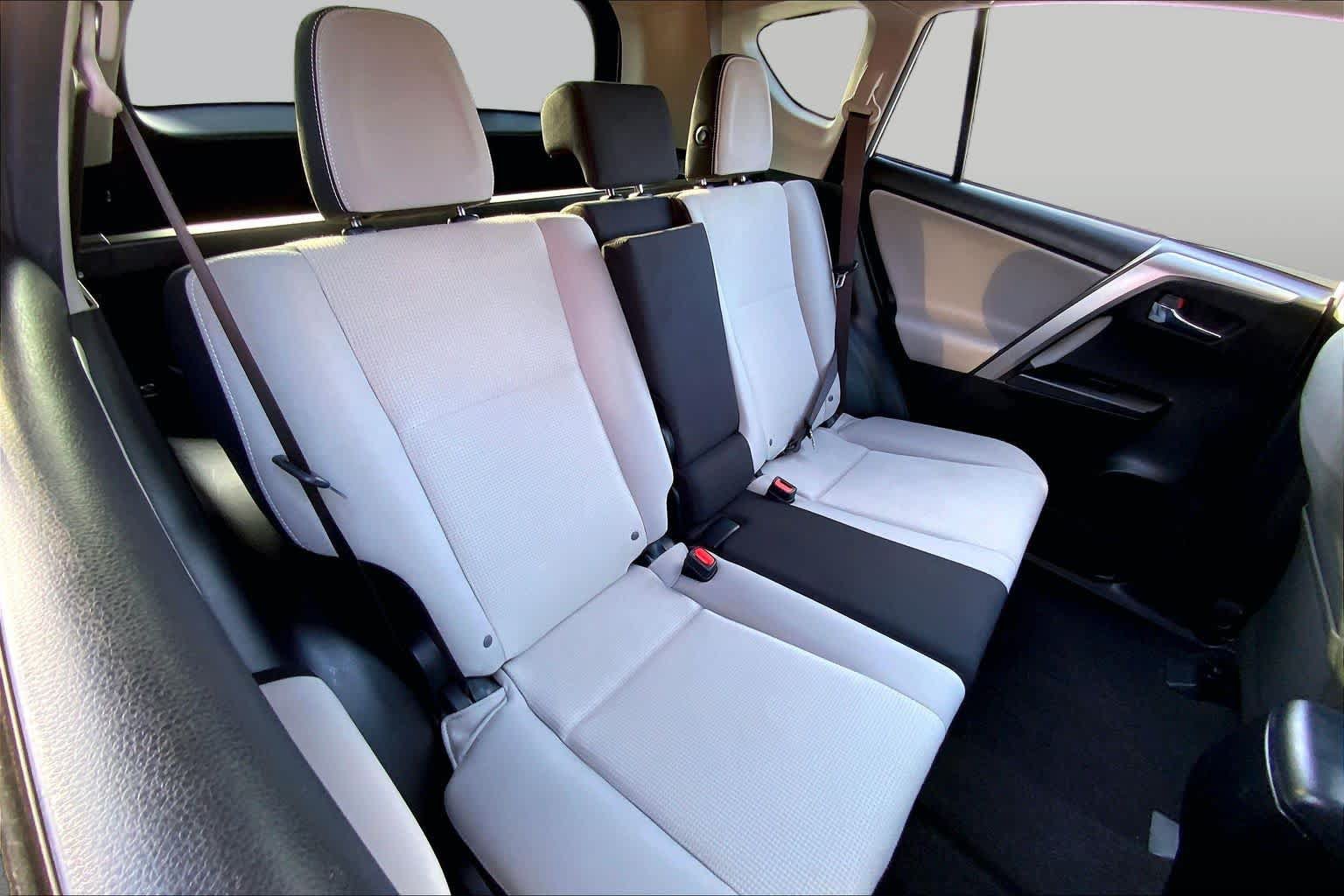 Used 2016 Toyota RAV4 XLE FWD image 17