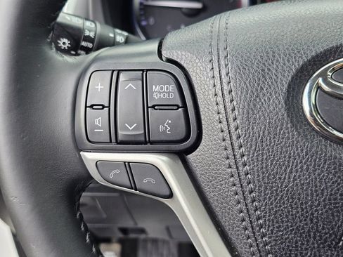 Used 2019 Toyota Highlander XLE AWD/4WD image 30