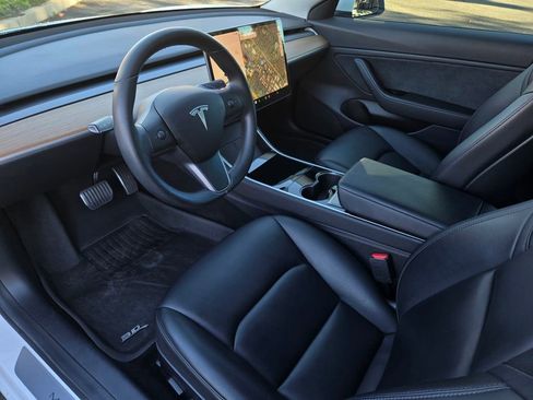 Used 2019 Tesla Model 3 Long Range image 10