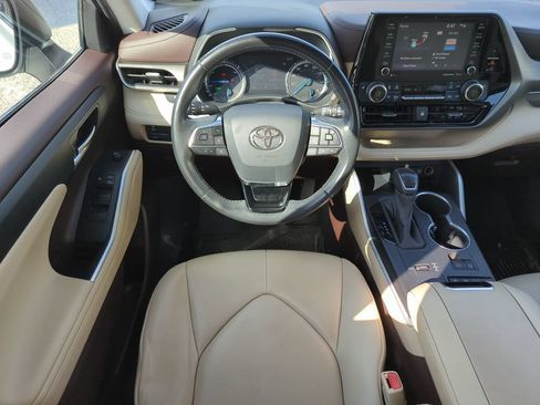 Used 2020 Toyota Highlander XLE FWD image 14