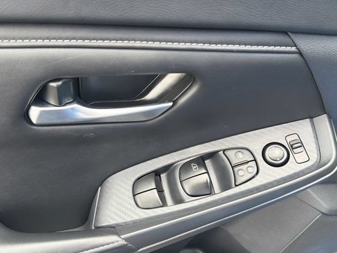 Used 2025 Nissan Sentra SV FWD image 11