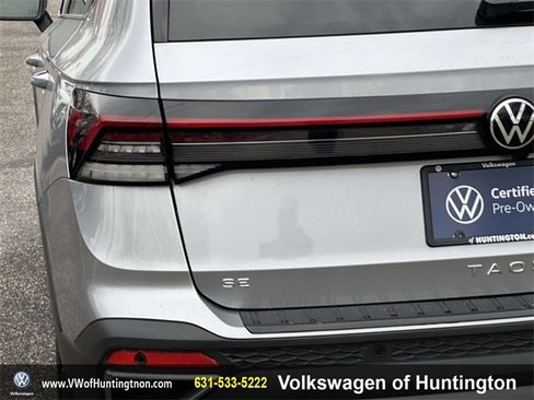 Certified 2025 Volkswagen Taos SE w/ Panoramic Sunroof Package image 12
