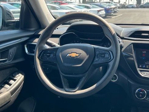 Used 2023 Chevrolet TrailBlazer LT w/ Convenience Package FWD image 14