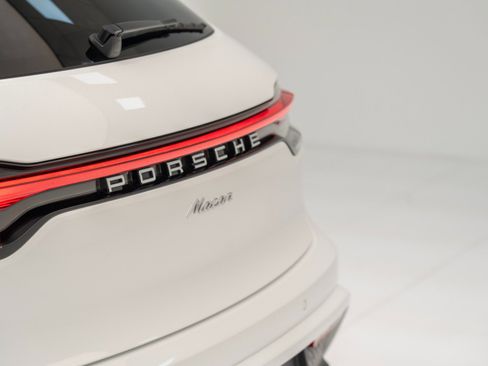 Certified 2026 Porsche Macan AWD/4WD image 14