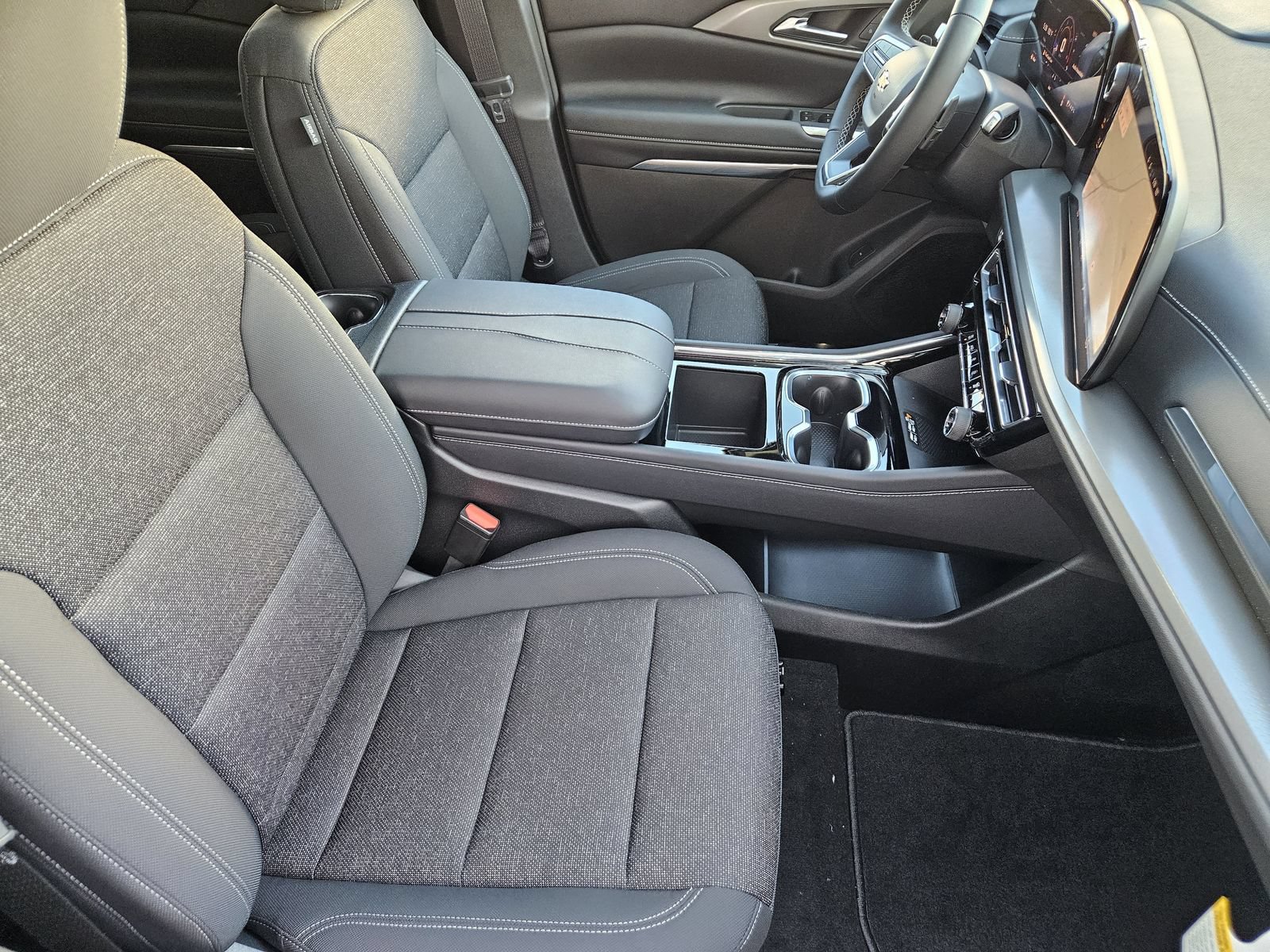 New 2027 Chevrolet Traverse LT FWD image 12