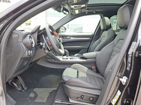 New 2025 Alfa Romeo Stelvio Sprint image 9