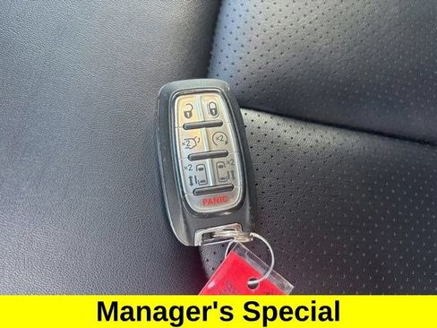 Used 2024 Chrysler Pacifica Touring-L FWD image 47