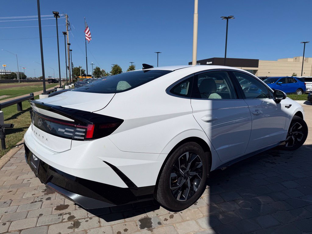Used 2025 Hyundai Sonata SEL FWD image 5