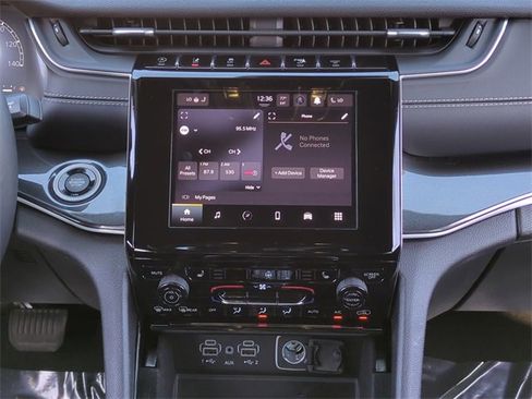 Used 2022 Jeep Grand Cherokee L Laredo image 17