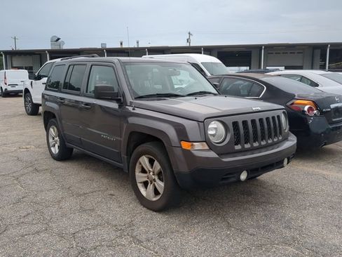 Used 2016 Jeep Patriot Latitude AWD/4WD image 6