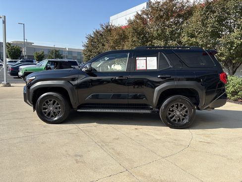 Used 2025 Toyota 4Runner SR5 AWD/4WD image 13
