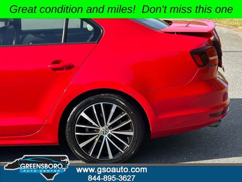 Used 2016 Volkswagen Jetta Sport image 32