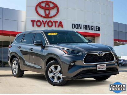 Used 2022 Toyota Highlander LE