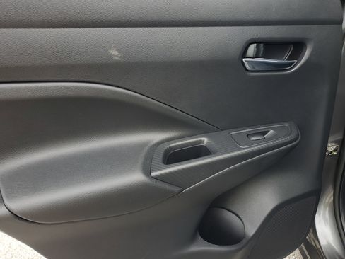 Used 2025 Nissan Versa SV image 10